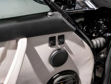 Porsche 964 Carrera 2 Cabriolet Turbo Look — photo 17