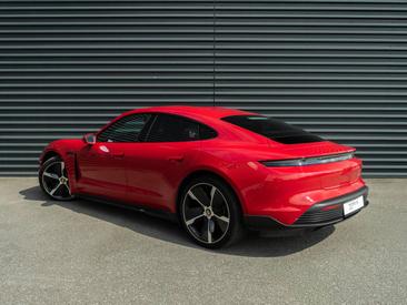 Porsche Taycan Turbo S — photo 3