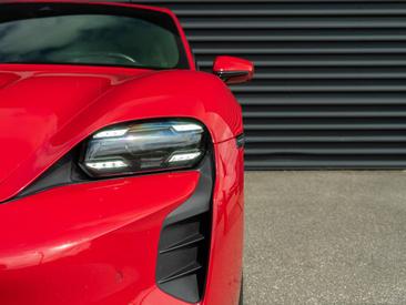Porsche Taycan Turbo S — photo 10