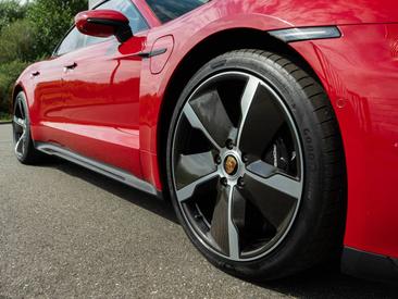 Porsche Taycan Turbo S — photo 11