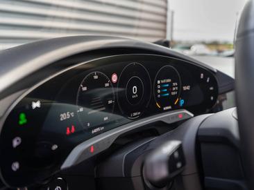 Porsche Taycan Turbo S — photo 18