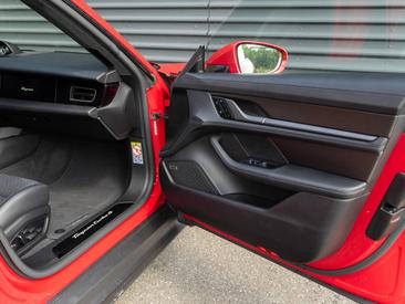 Porsche Taycan Turbo S — photo 24