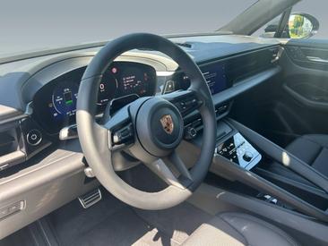 Porsche Macan Electrique 4S — photo 13