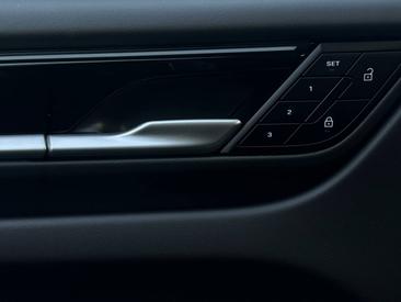Porsche Macan Electrique 4S — photo 20