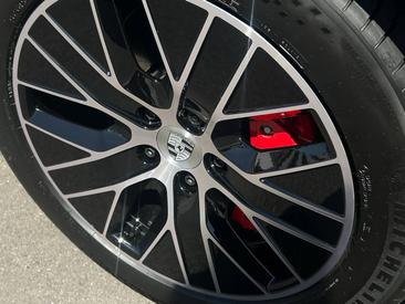 Porsche Macan Electrique 4S — photo 21
