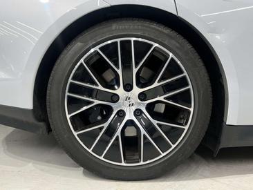 Porsche Taycan — photo 10