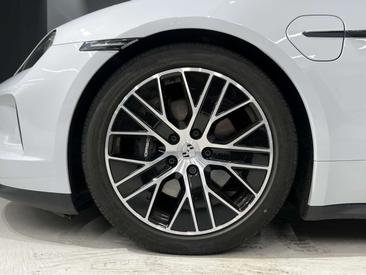 Porsche Taycan — photo 12
