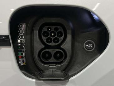 Porsche Taycan — photo 17