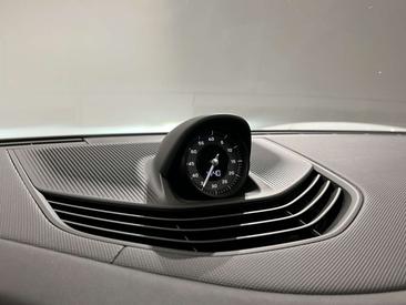 Porsche Taycan — photo 23