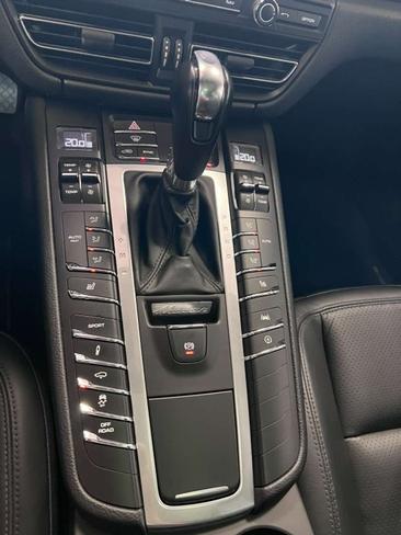 Porsche Macan Electrique S — photo 19