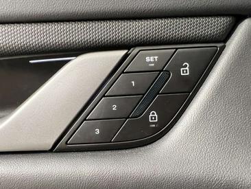 Porsche Taycan — photo 32