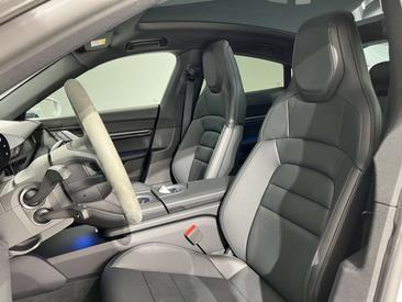 Porsche Taycan — photo 34