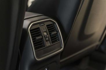 Porsche Macan Electrique T — photo 18
