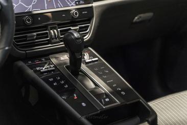 Porsche Macan Electrique T — photo 22