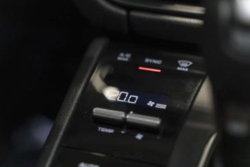 Porsche Macan Electrique T — photo 25