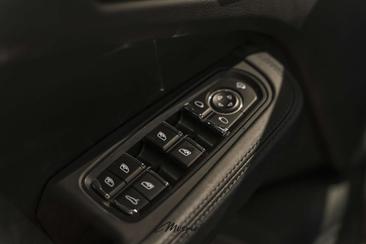 Porsche Macan Electrique T — photo 31