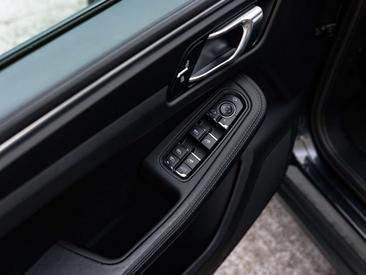 Porsche Macan Electrique T — photo 16