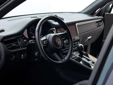 Porsche Macan Electrique T — photo 18