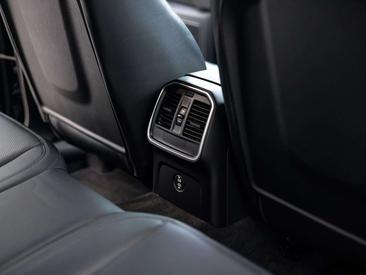 Porsche Macan Electrique T — photo 23