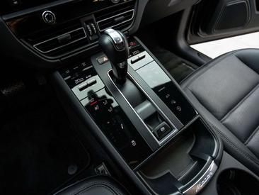 Porsche Macan Electrique T — photo 37