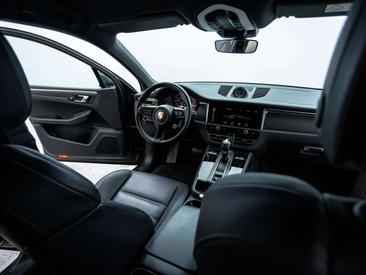 Porsche Macan Electrique T — photo 43