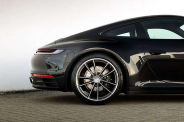 Porsche 992 I Carrera 2 — photo 11