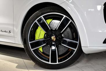 Porsche Cayenne III Turbo S — photo 4