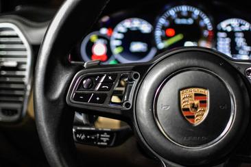 Porsche Cayenne III Turbo S — photo 17