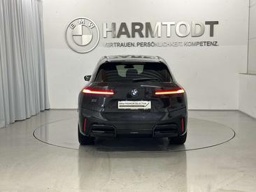 BMW IX M70 — photo 2
