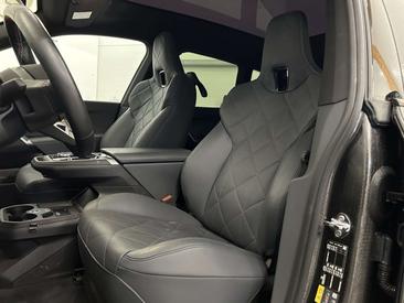 BMW IX M70 — photo 11
