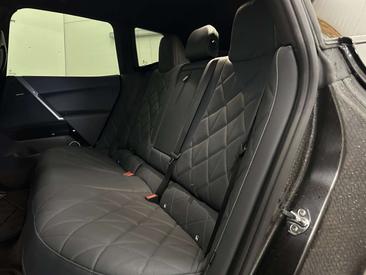 BMW IX M70 — photo 12