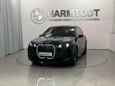 BMW IX M70 — photo 22