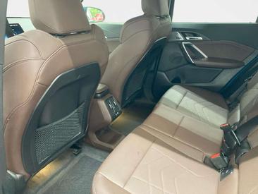 BMW IX1 M Sport — photo 17