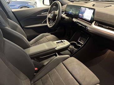BMW IX2 EDrive20 — photo 4