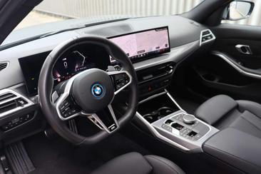 BMW Série 3 Touring M Sport 330e — photo 13