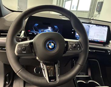 BMW IX2 EDrive20 — photo 9