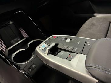 BMW IX2 EDrive20 — photo 12