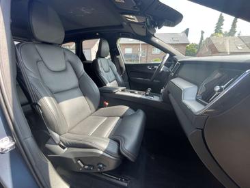 Volvo XC60 B5 R-Design — photo 14