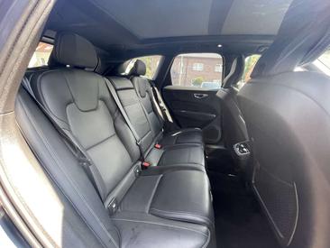 Volvo XC60 B5 R-Design — photo 15