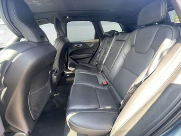 Volvo XC60 B5 R-Design — photo 16
