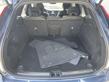 Volvo XC60 B5 R-Design — photo 29