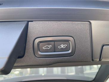 Volvo XC60 B5 R-Design — photo 30