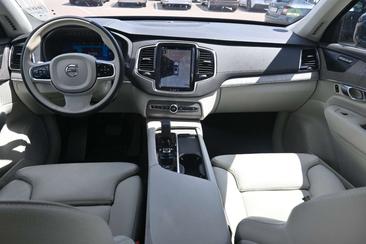 Volvo XC90 B5 Plus — photo 17