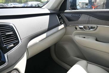 Volvo XC90 B5 Plus — photo 22