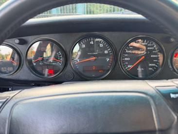 Porsche 964 CARRERA 4 — photo 11