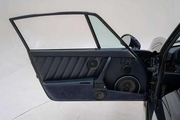 Porsche 964 CARRERA 4 — photo 17