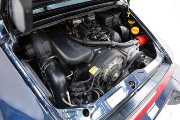 Porsche 964 CARRERA 4 — photo 26