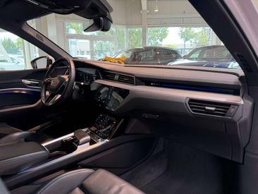 Audi E-tron Sportback — photo 8
