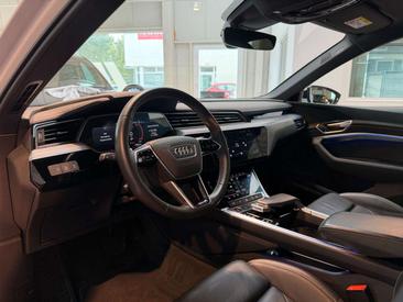 Audi E-tron Sportback — photo 12