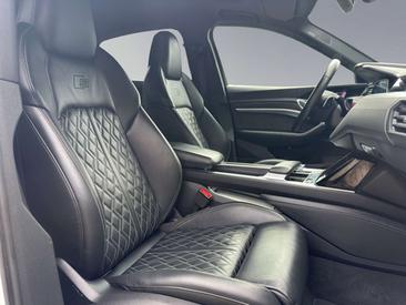 Audi E-tron Sportback S Line 55 — photo 17